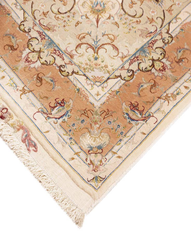 Detail image of 4' 9 x 7' 1 Tabriz Rug