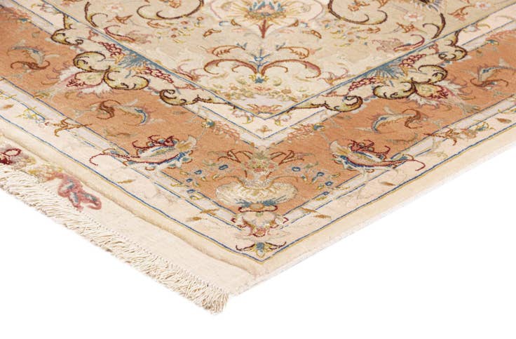 Detail image of 4' 9 x 7' 1 Tabriz Rug