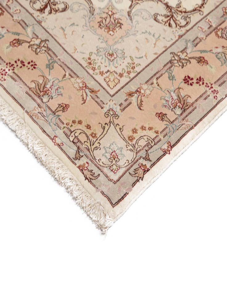 Detail image of 5' x 6' 6 Tabriz Rug