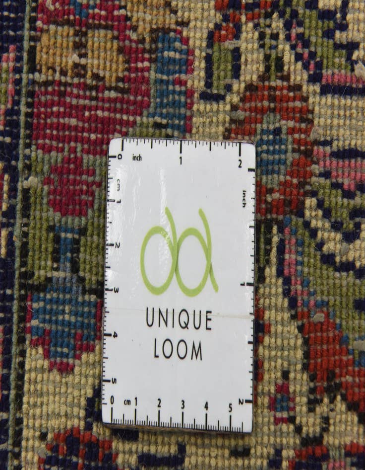 Detail image of 6' 9 x 9' 10 Hand Knotted Varamin Wool Rug