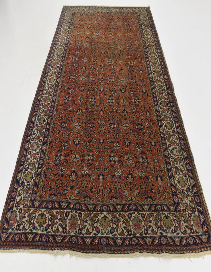 Detail image of 6' 9 x 9' 10 Hand Knotted Varamin Wool Rug