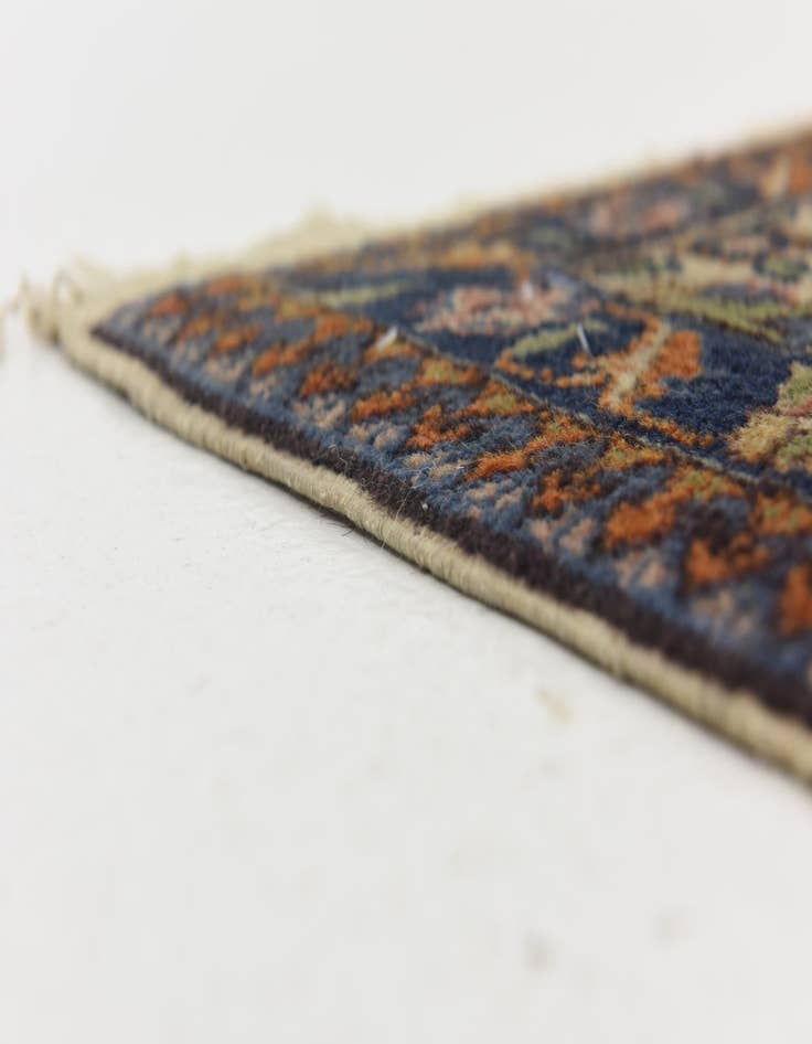 Detail image of 6' 9 x 9' 10 Hand Knotted Varamin Wool Rug