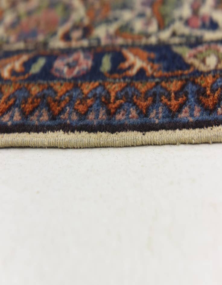 Detail image of 6' 9 x 9' 10 Hand Knotted Varamin Wool Rug
