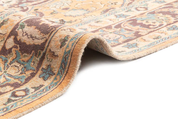Detail image of 6' 4 x 9' 6 Vintage Royal Rug