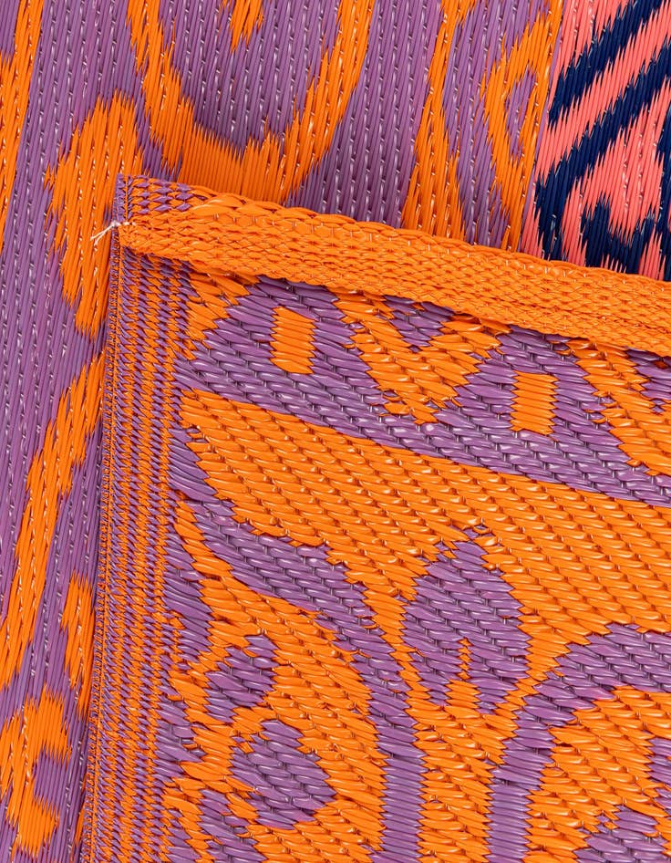 Detail image of 4' x 6'  Washable Vista Breeze Indoor / Outdoor Rug