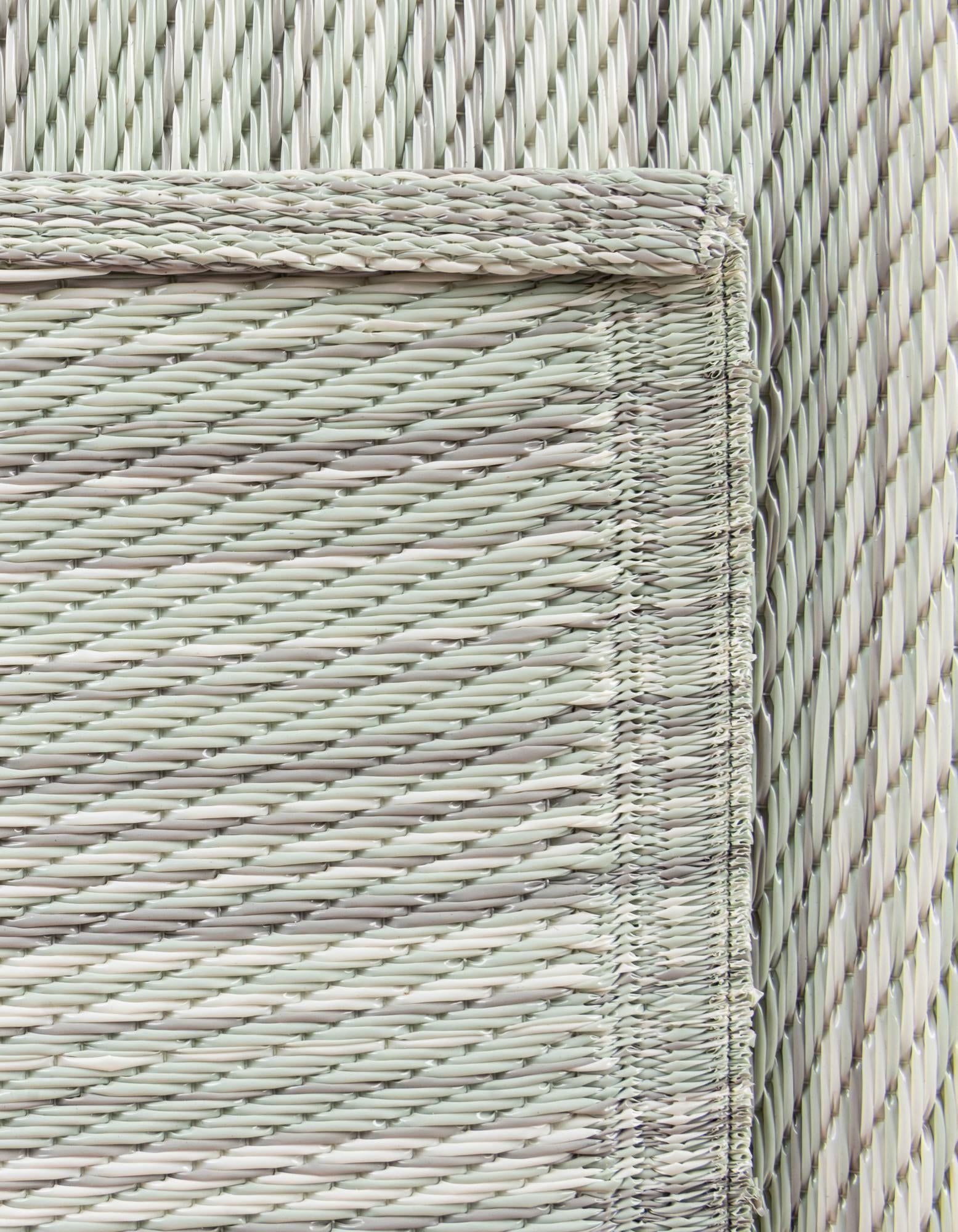 7' 10 x 10' Easy-Clean Vista Breeze Indoor / Outdoor Rug