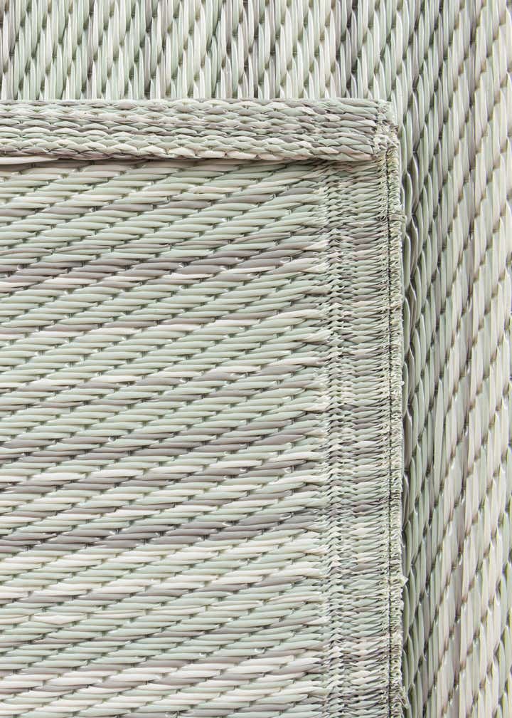7' 10 x 10' Easy-Clean Vista Breeze Indoor / Outdoor Rug