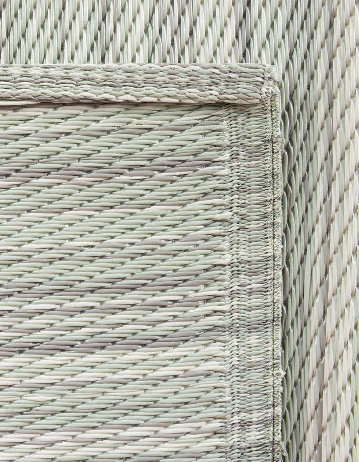 Detail image of 7' 10 x 10' Easy-Clean Vista Breeze Indoor / Outdoor Rug