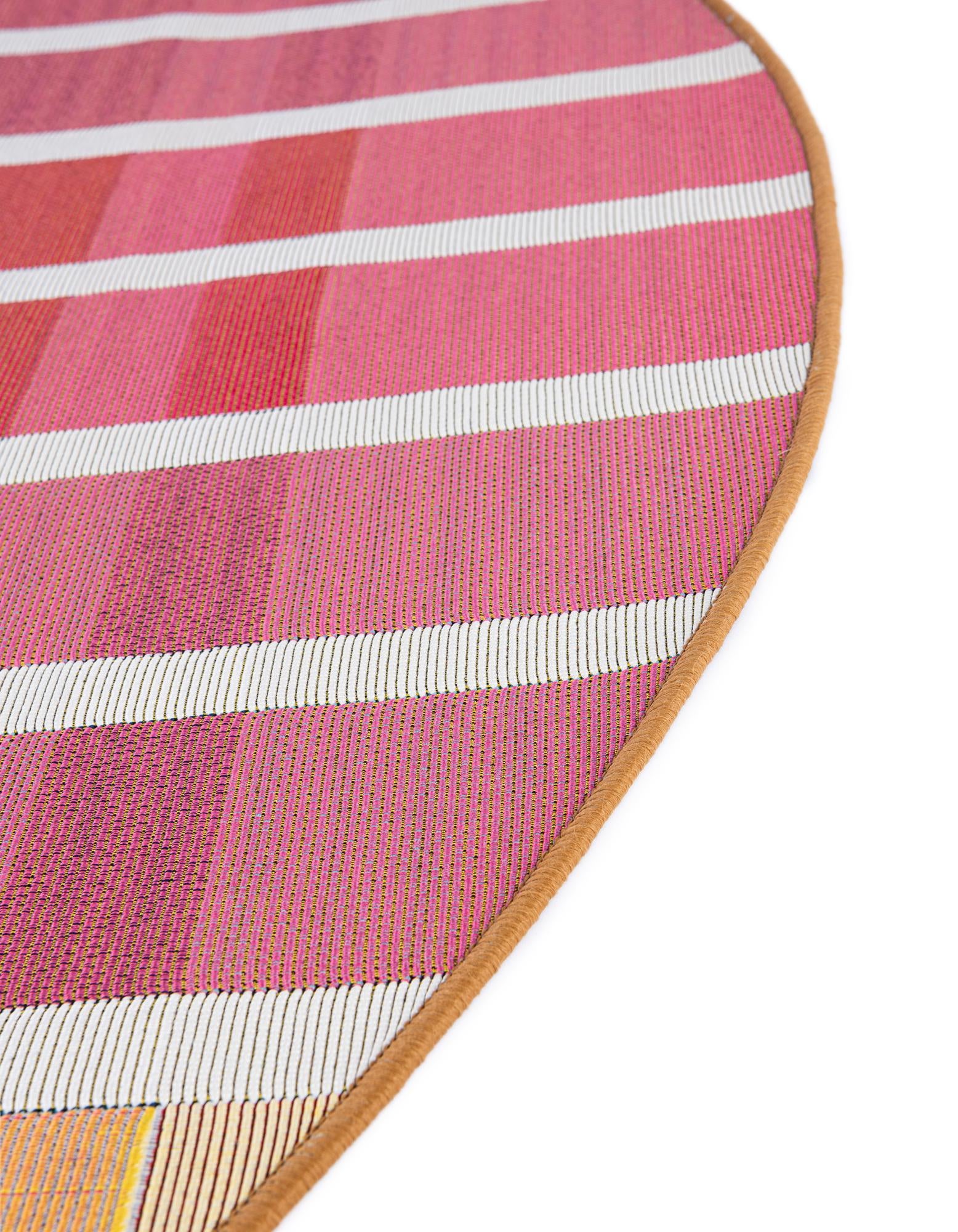 10' x 10' Easy-Clean Striped Indoor / Outdoor Round Rug