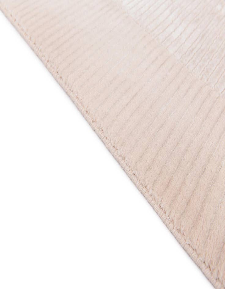 Detail image of 4' 10 x 6' 7 Hand Knotted Darya Wool Rug