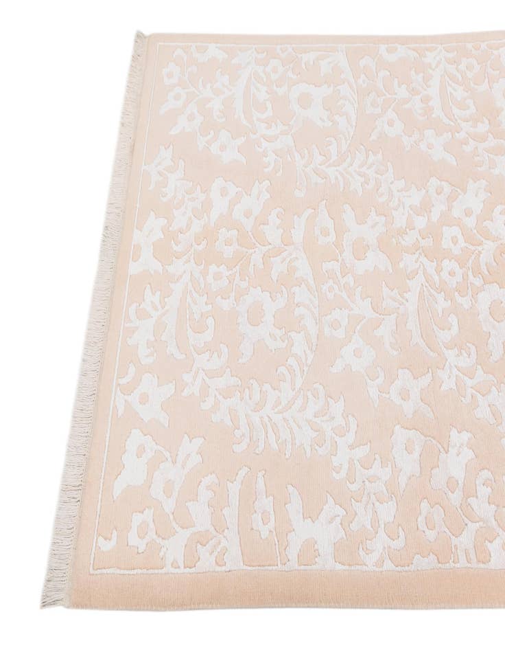 Detail image of 4' 1 x 5' 11  Hand Knotted Darya Wool Rug