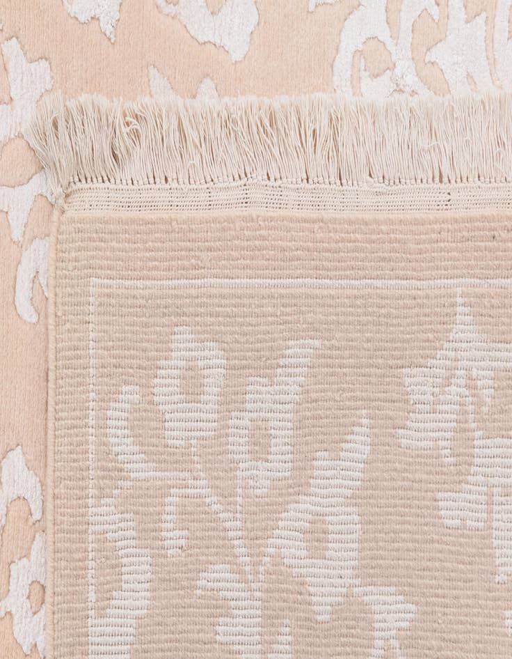 Detail image of 4' 1 x 5' 11  Hand Knotted Darya Wool Rug