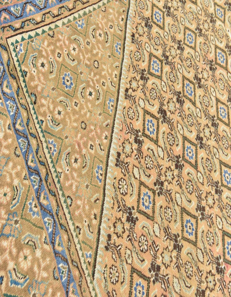Detail image of 10' x 13' 5 Hand Knotted Farahan Persian Wool Rug