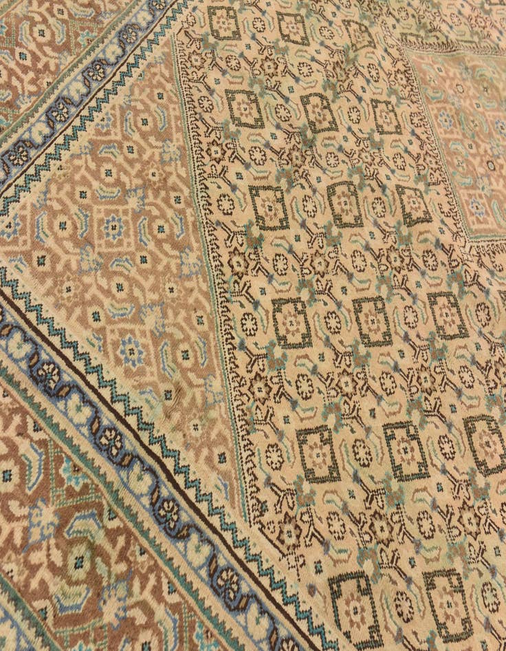 Detail image of 9' 8 x 13' Hand Knotted Farahan Persian Wool Rug
