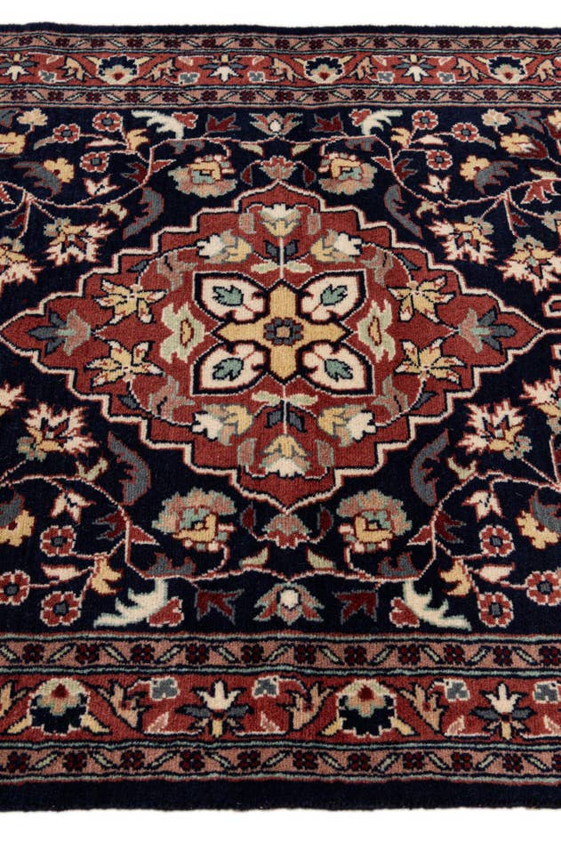 Detail image of 3' 1 x 5' 1 Hand Knotted Lahour Wool Rug