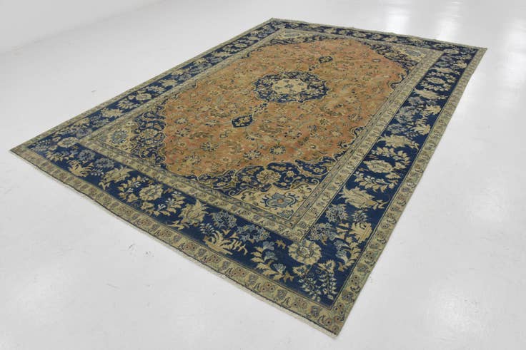 Detail image of 9' x 12' 5 Hand Knotted Ultra Vintage Persian Wool Rug