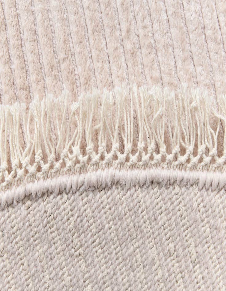 Detail image of 6' 6 x 6' 6  Hand Knotted Darya Wool Round Rug