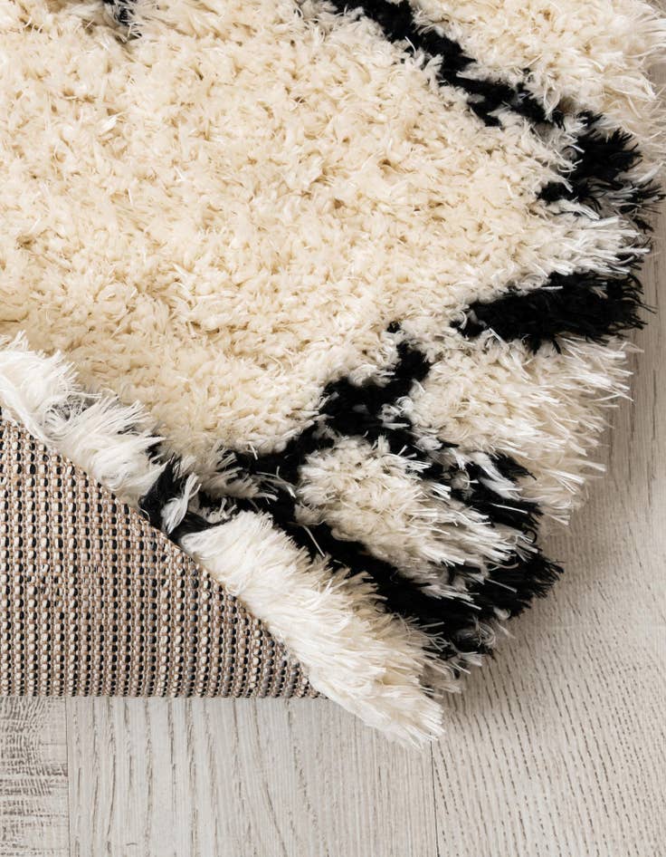 Detail image of 5' x 5' Infinity Shag Round Rug