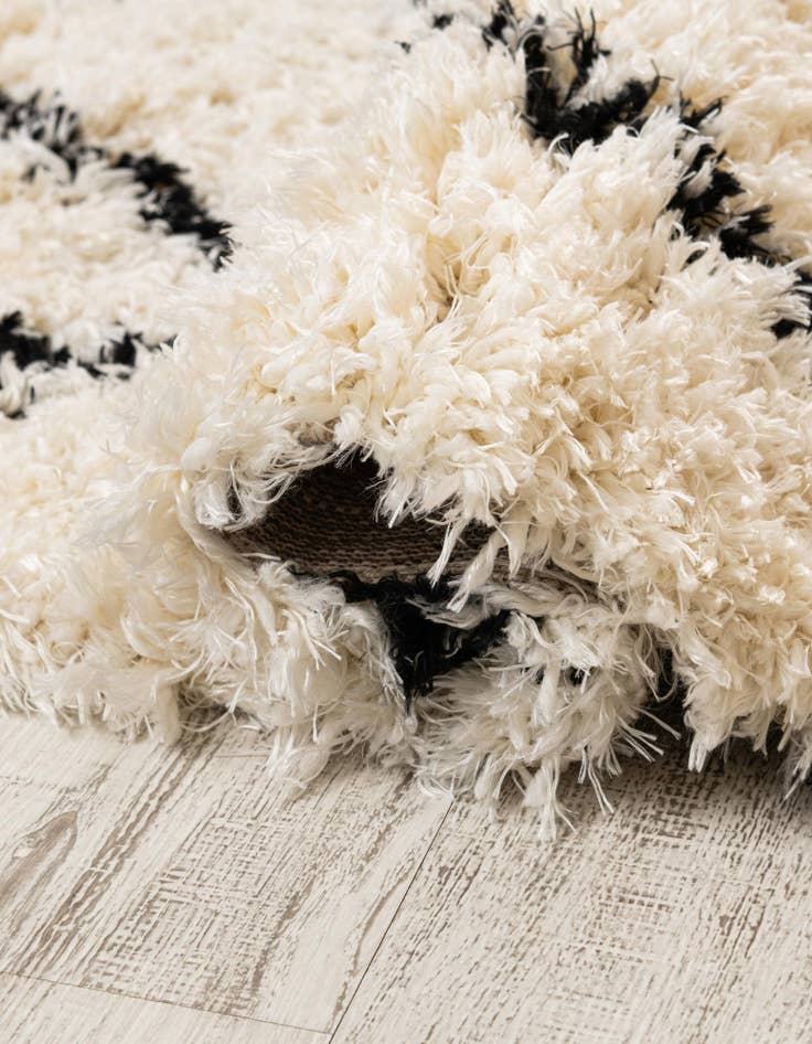 Detail image of 2' 7 x 10' Infinity Shag Runner Rug