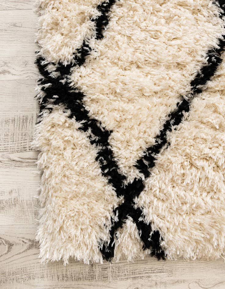 Detail image of 2' 7 x 10' Infinity Shag Runner Rug