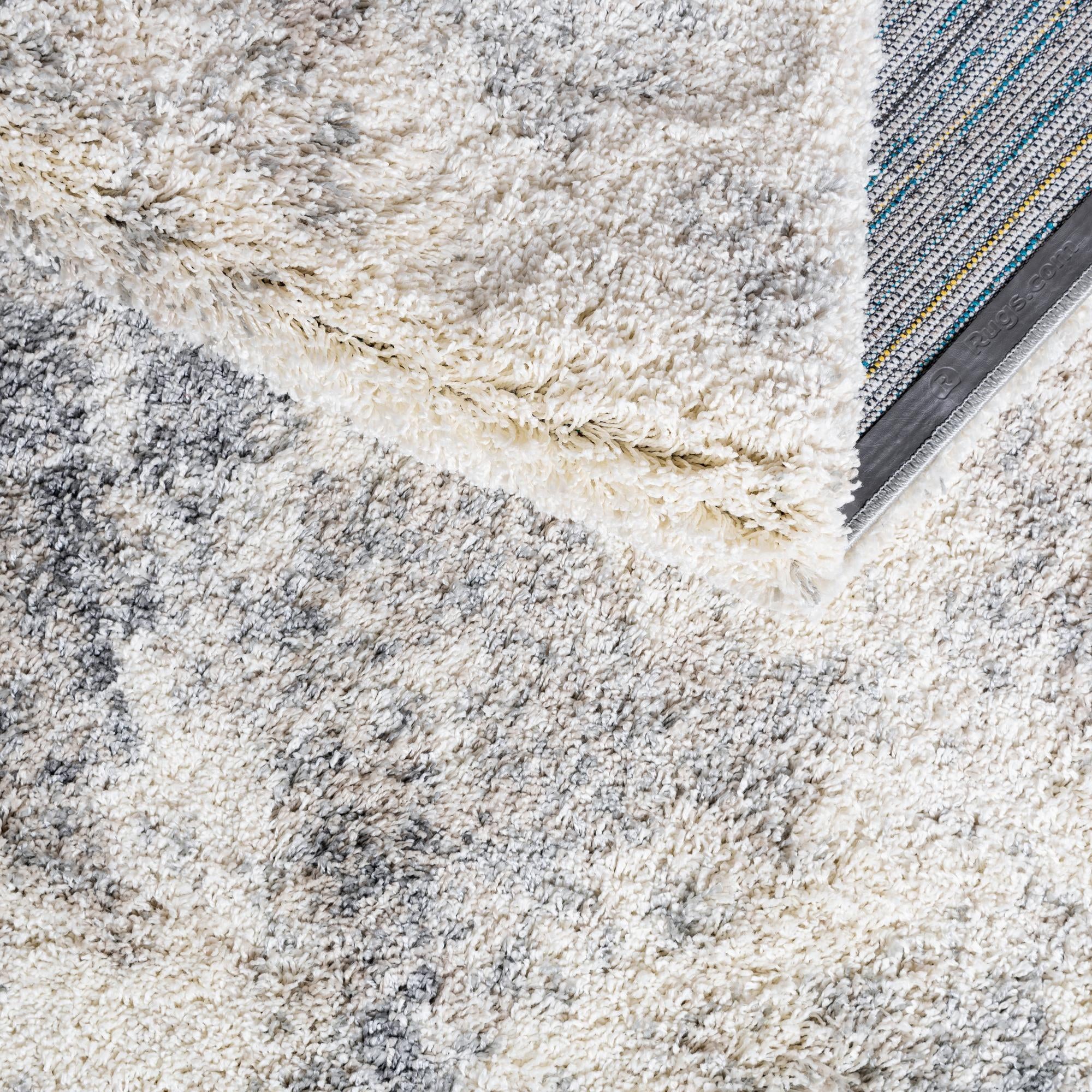 7' 10 x 7' 10 Soft Touch Shag Square Rug