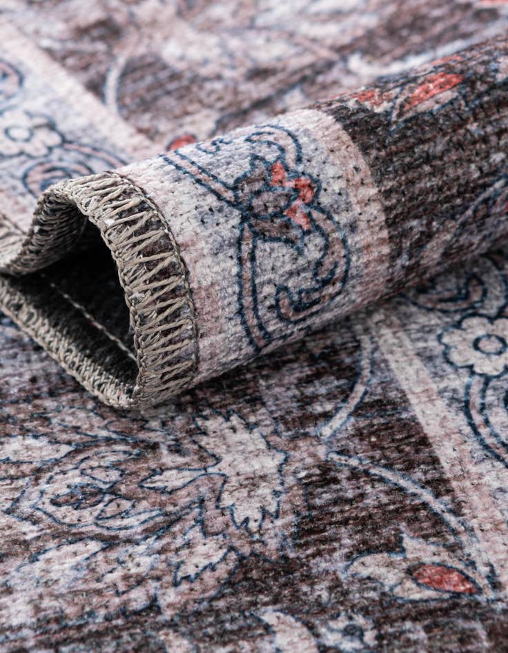 Detail image of 7' 10 x 7' 10 Yara Square Rug