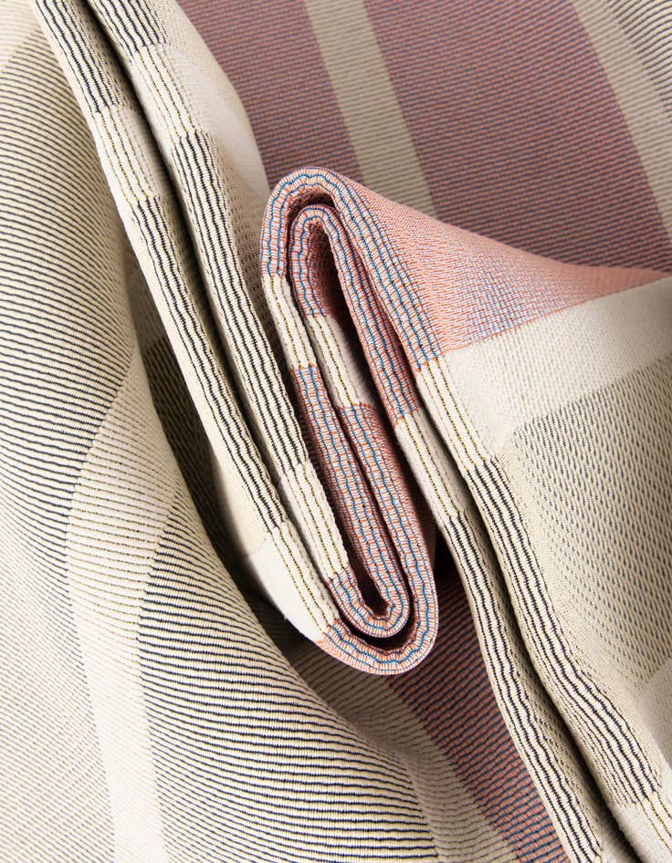 Detail image of 3' x 3' Washable Ribbon Indoor / Outdoor Round Rug