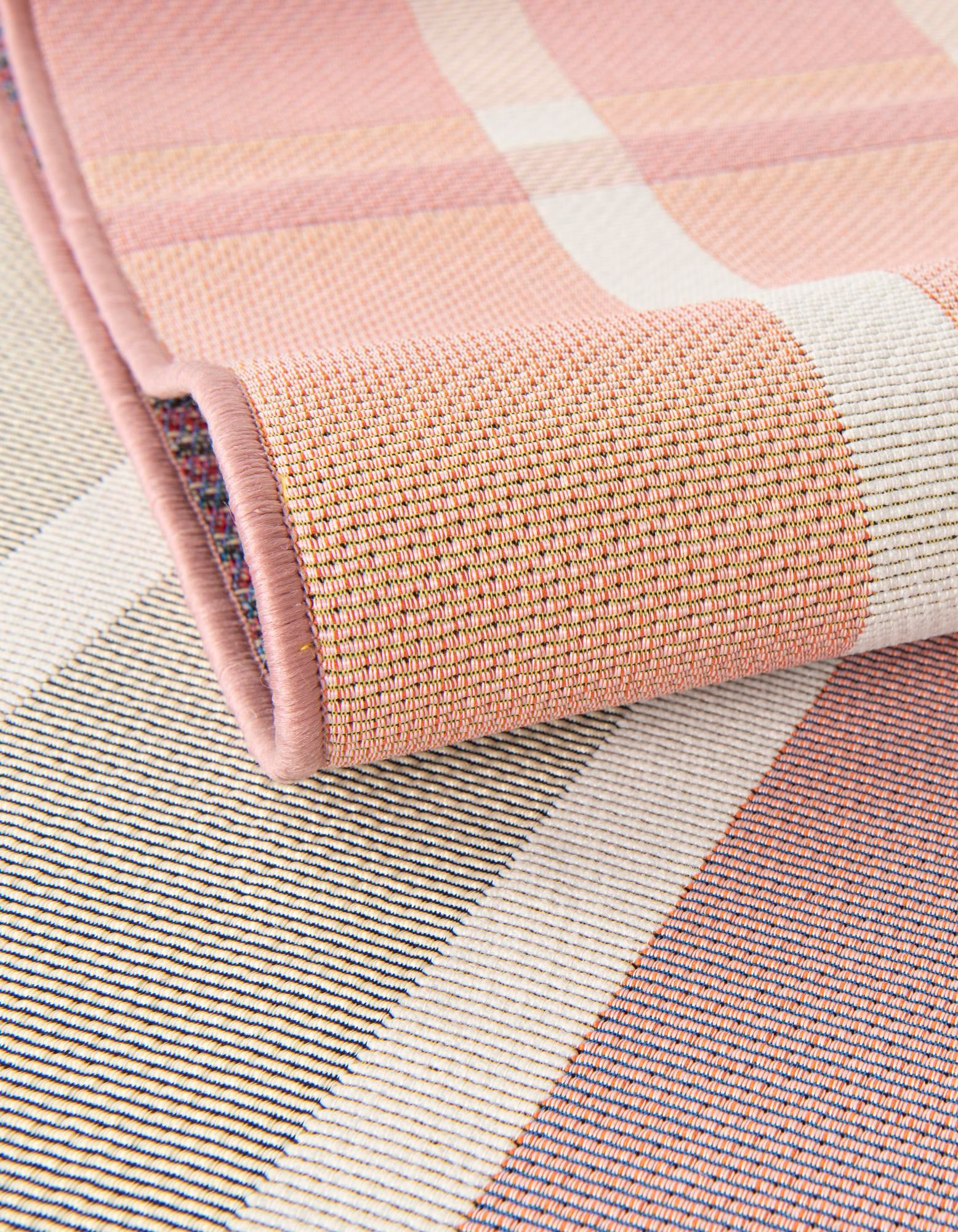 10' x 10' Easy-Clean Striped Indoor / Outdoor Round Rug