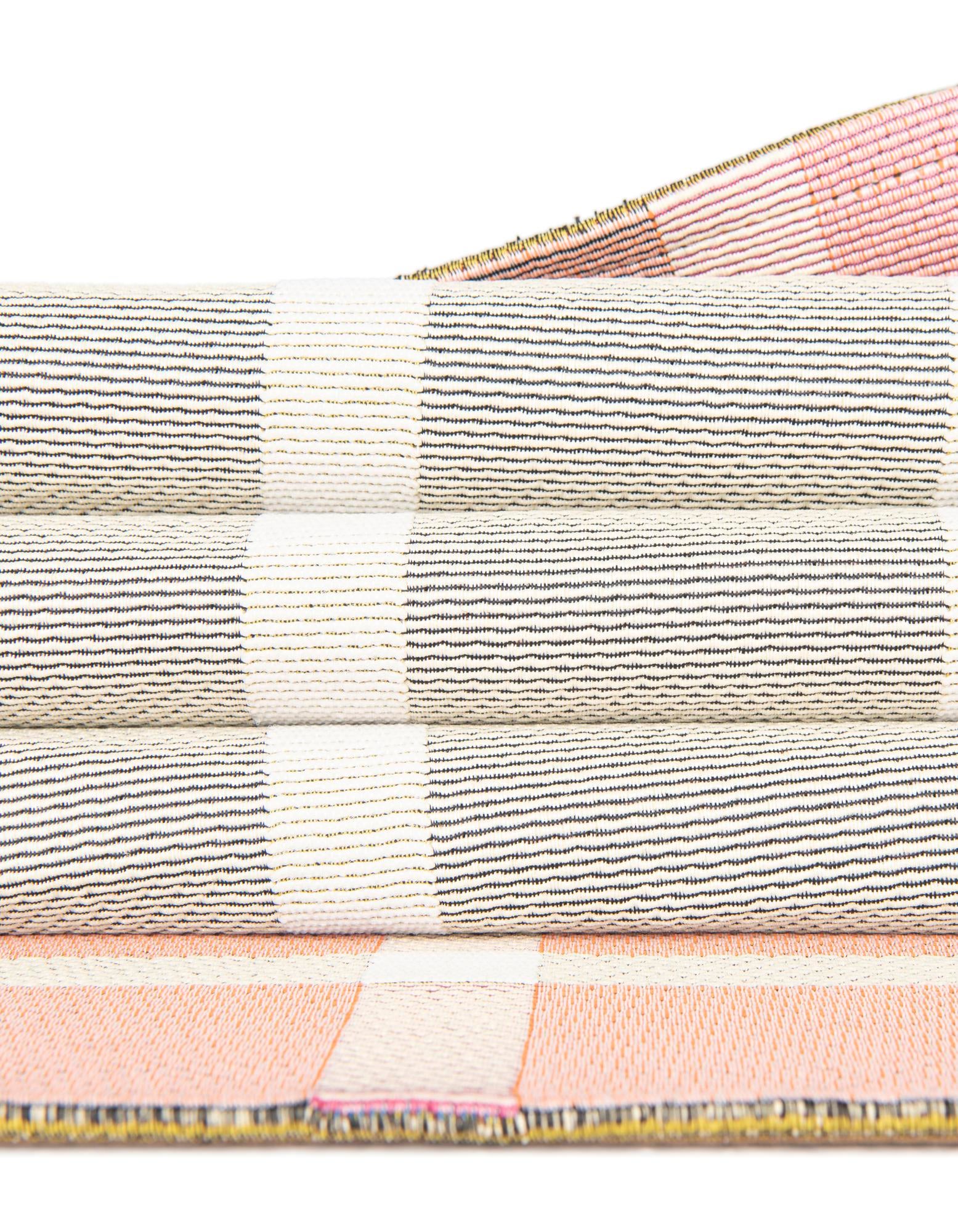 10' x 10' Easy-Clean Striped Indoor / Outdoor Round Rug