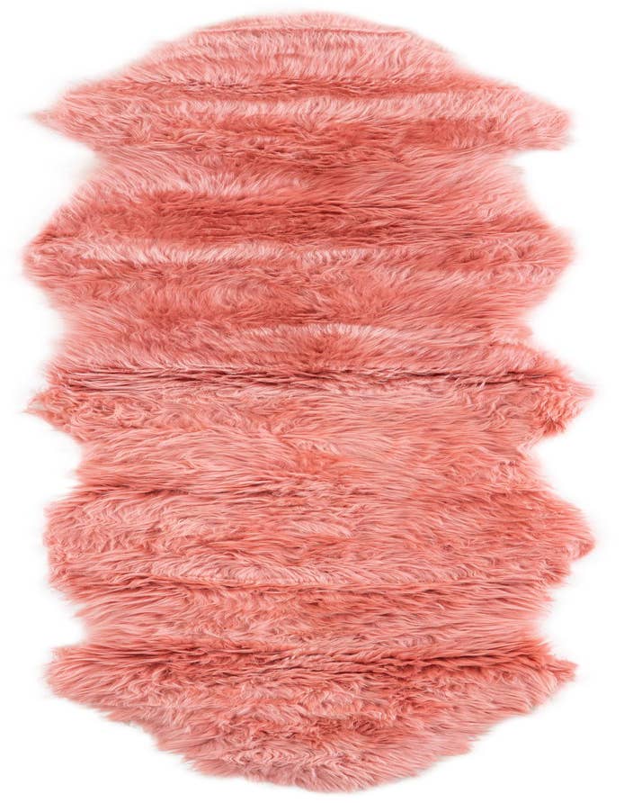 Detail image of 1' 10 x 6' Natural Sheepskin Freeform Rug