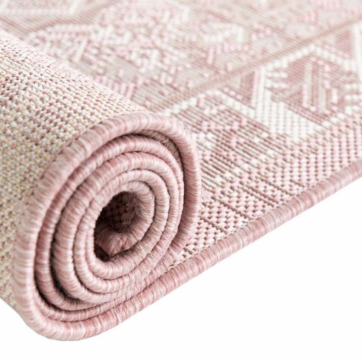 5' 3 x 5' 3 Easy-Clean Aztec Indoor / Outdoor Octagon Rug