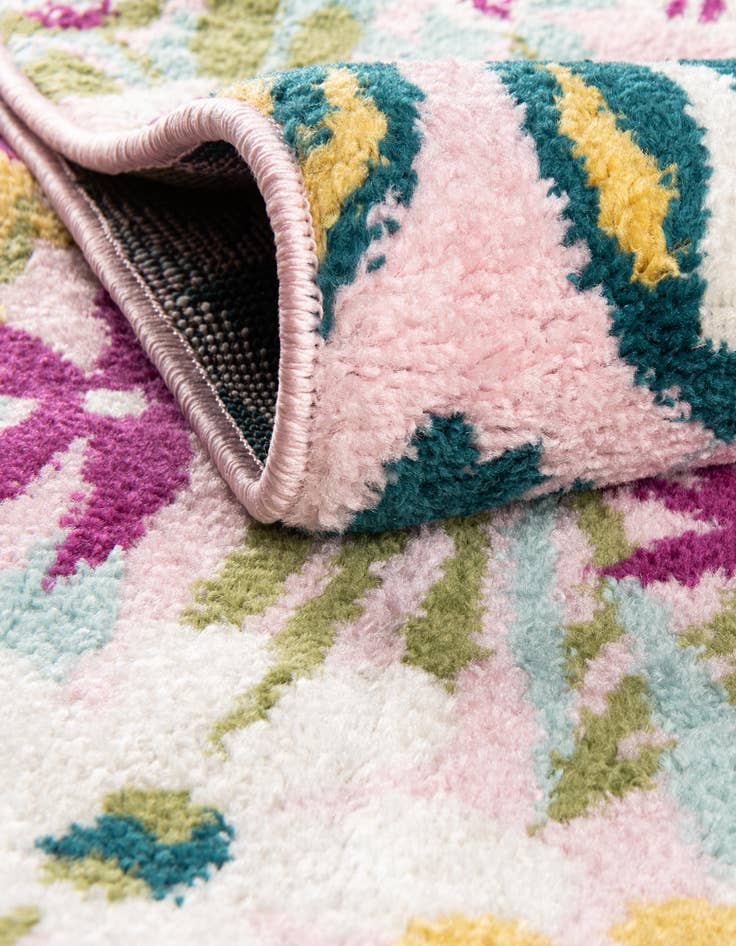 Detail image of 7' 10 x 10' Bloom Oval Rug