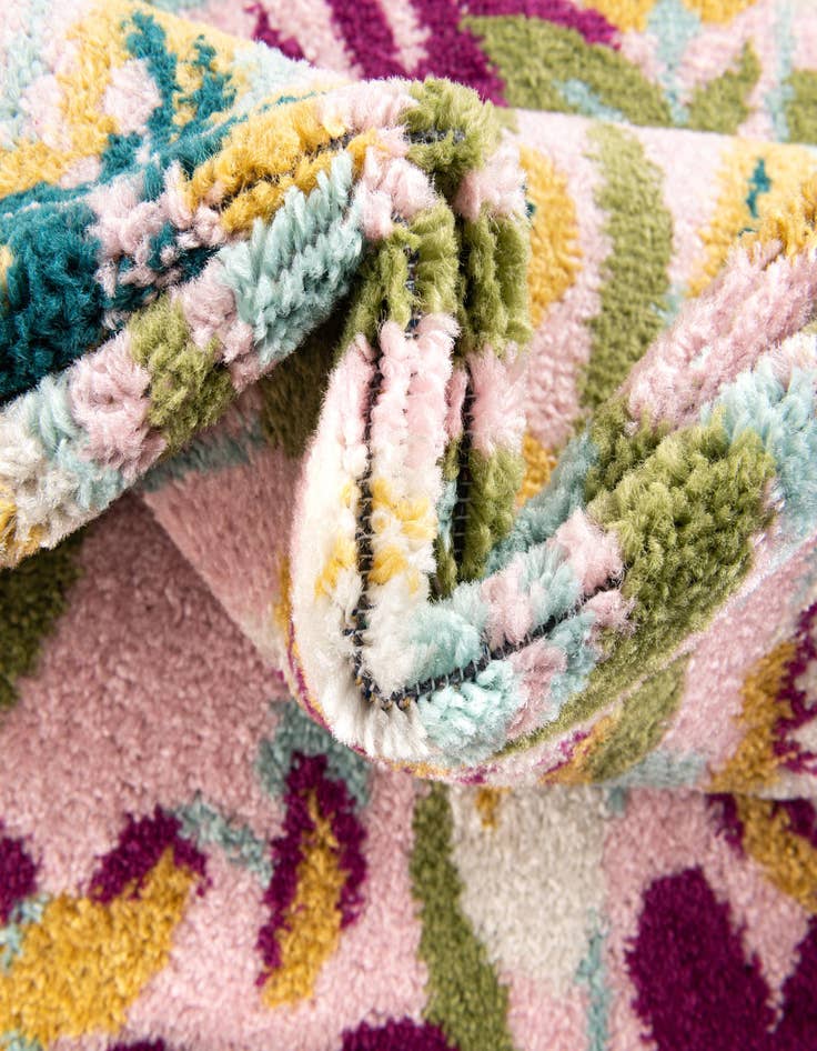 Detail image of 7' 10 x 10' Bloom Oval Rug