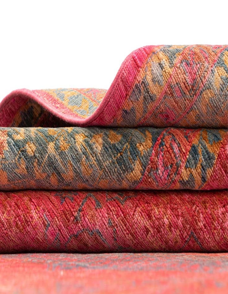 Detail image of 6' 8 x 9' 9 Amina Rug