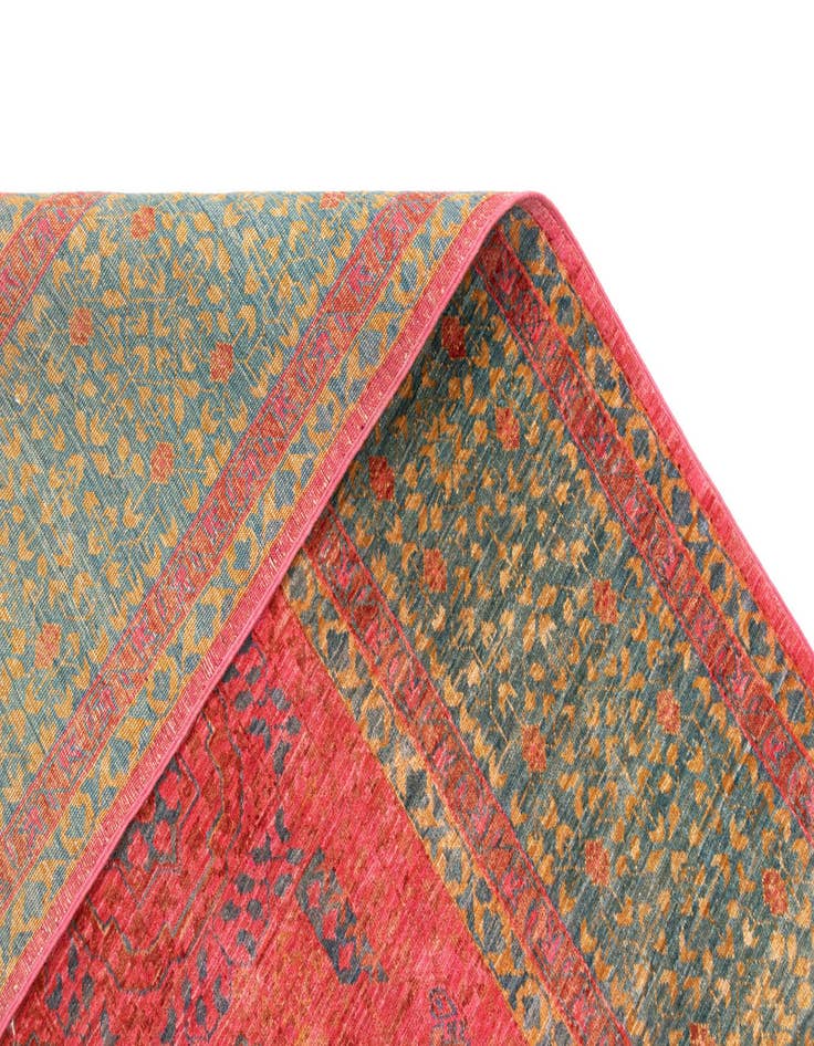 Detail image of 6' 8 x 9' 9 Amina Rug