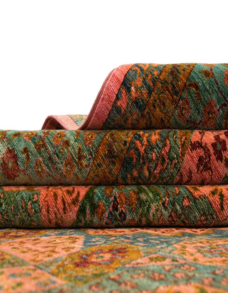 Detail image of 6' 8 x 9' 10 Amina Wool Rug