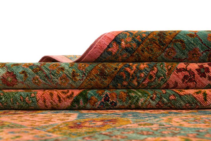 Detail image of 6' 8 x 9' 10 Amina Wool Rug