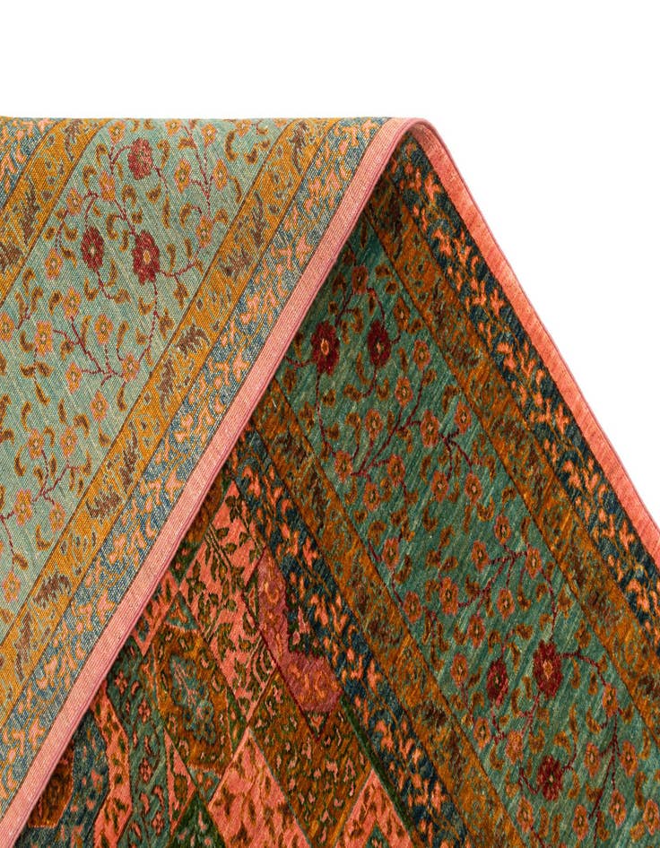 Detail image of 6' 8 x 9' 10 Amina Wool Rug