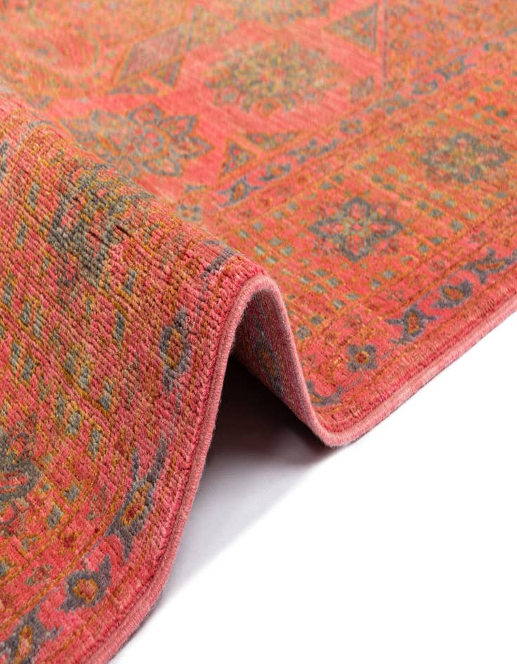 Detail image of 5' 5 x 7' 10 Amina Rug