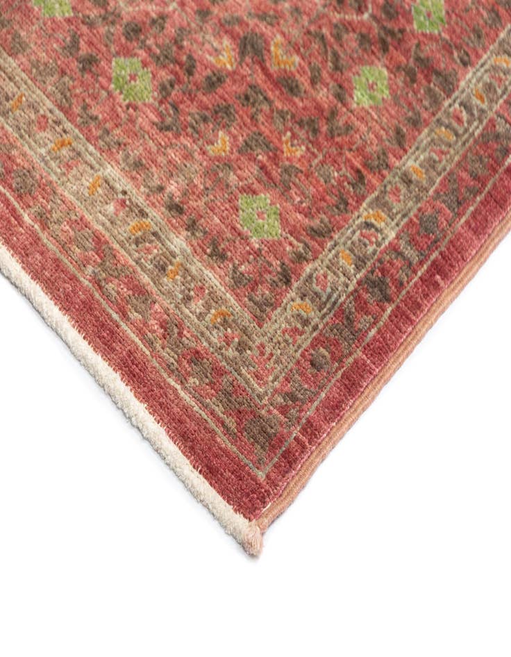 Detail image of 5' 5 x 7' 11 Amina Rug