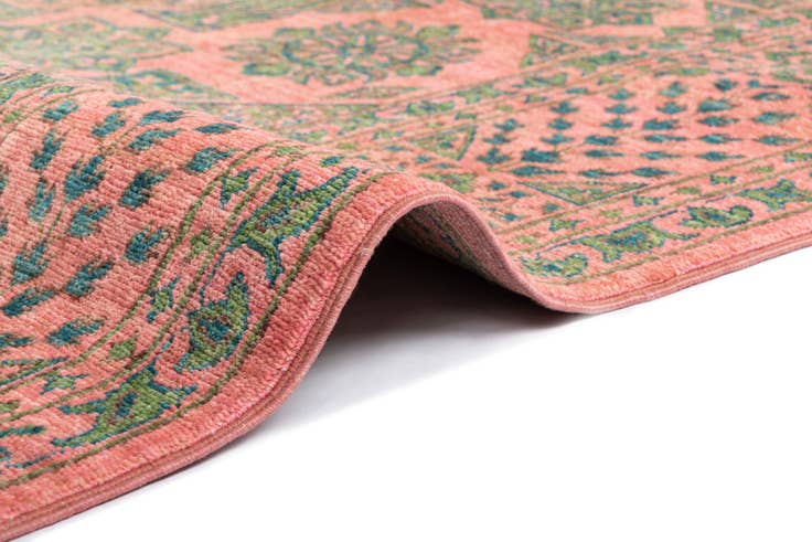 Detail image of 5' 7 x 8' 3 Amina Rug