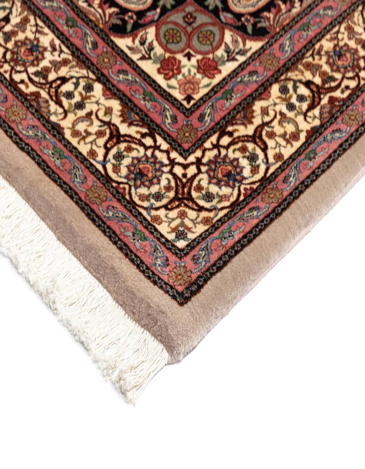 Detail image of 4' 11 x 7' 3 Bidjar Wool Rug