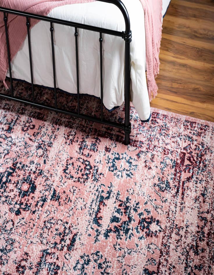 Detail image of 4' x 6' Charleston Rug