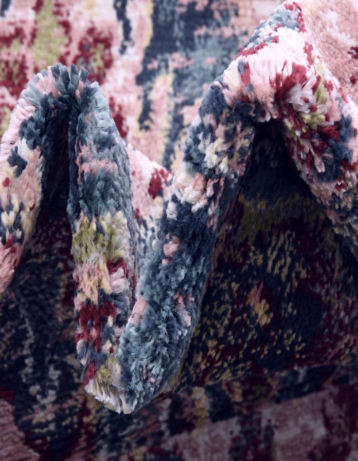 Detail image of 5' x 8' Charleston Rug