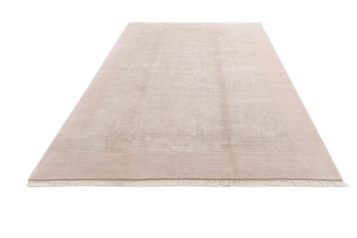 Detail image of 6' 7 x 9' 9 Hand Knotted Darya Wool Rug