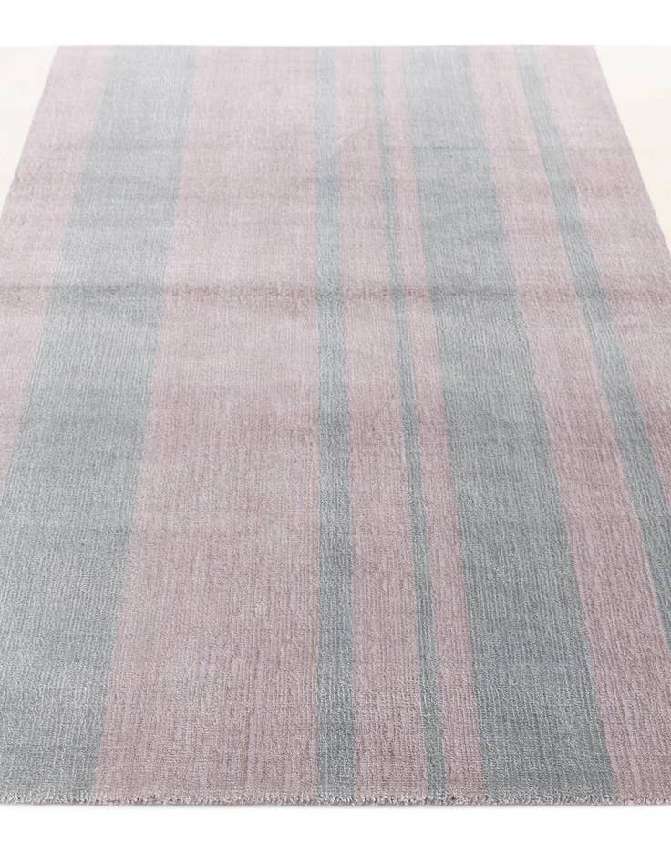 Detail image of 5' 7 x 7' 10 Darya Rug