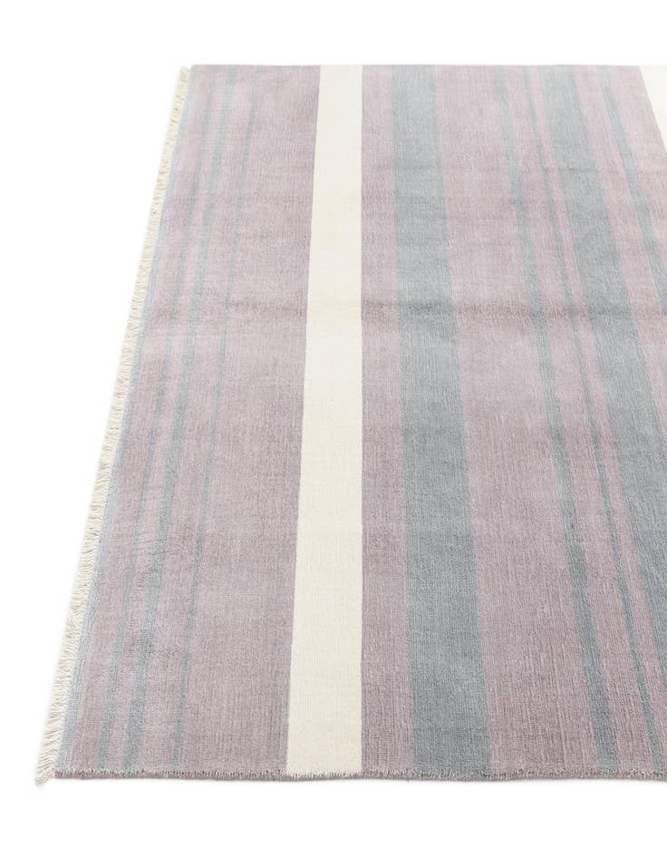 Detail image of 5' 7 x 7' 10 Darya Rug