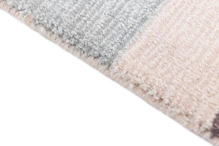 Detail image of 3' 11 x 6' 1 Darya Rug