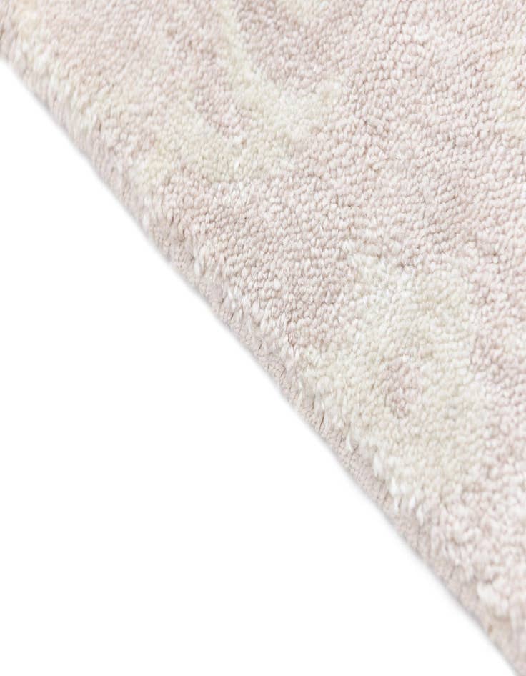 Detail image of 3' 11 x 6' Darya Rug