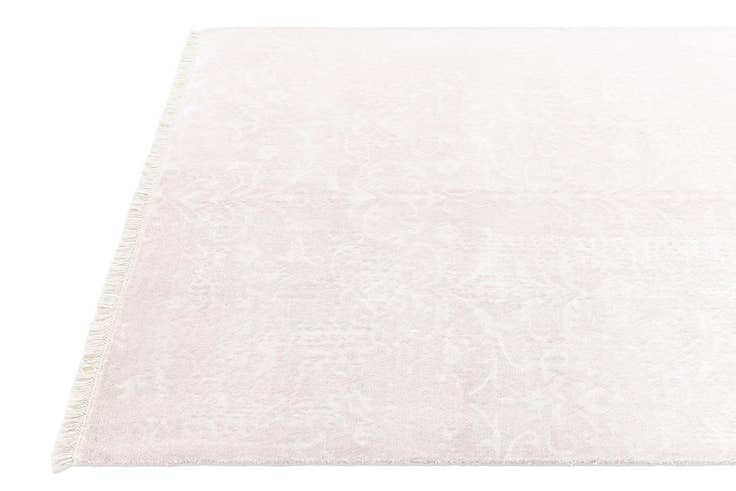 Detail image of 4' x 6' Darya Rug